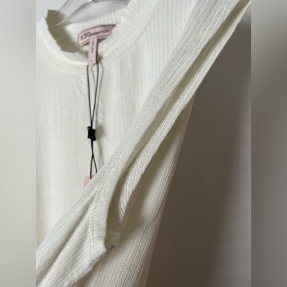 Last chance! 
BCBGeneration Top - Picture 5 of 6